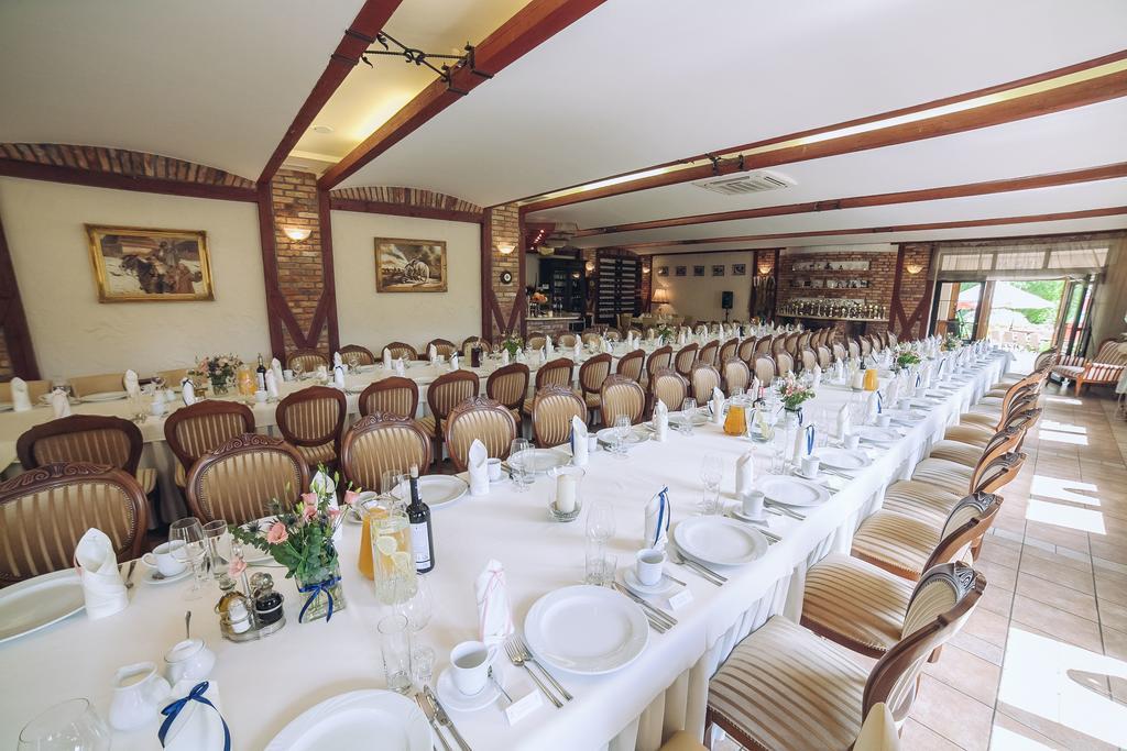 Hubertus Aparthotel & Restaurant & Horse Club Starogard Gdański Exteriér fotografie