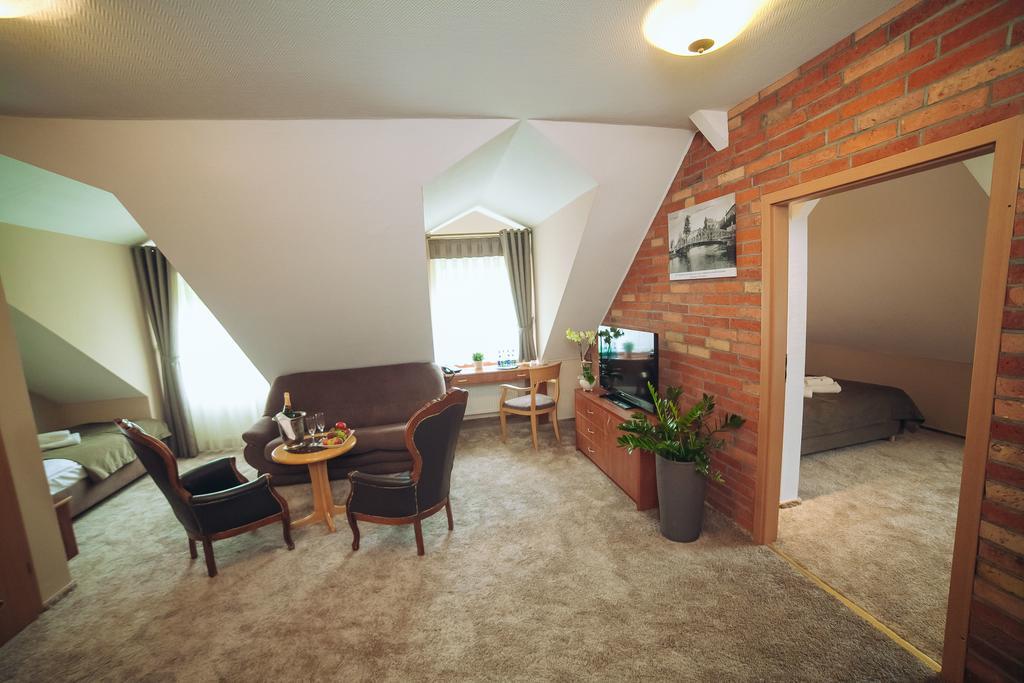 Hubertus Aparthotel & Restaurant & Horse Club Starogard Gdański Exteriér fotografie