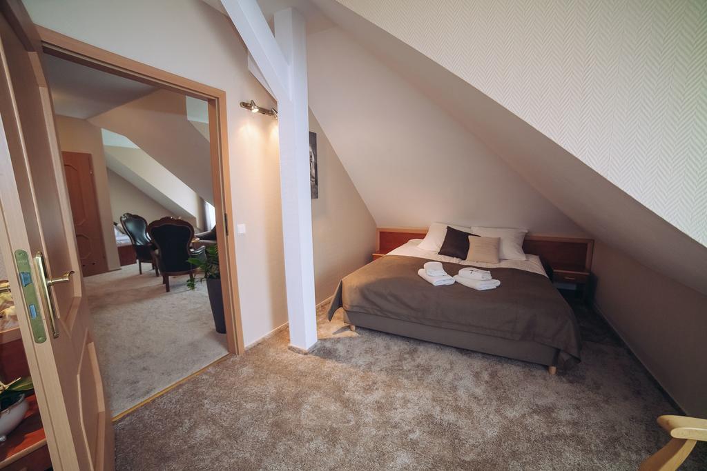 Hubertus Aparthotel & Restaurant & Horse Club Starogard Gdański Exteriér fotografie