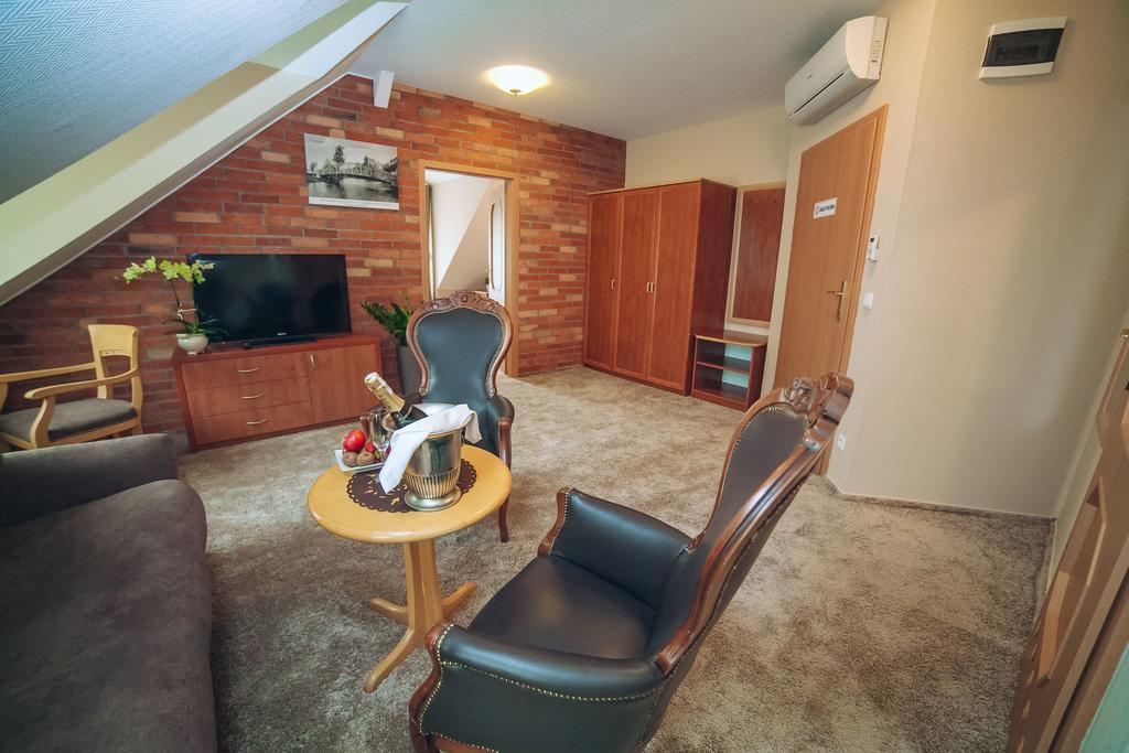 Hubertus Aparthotel & Restaurant & Horse Club Starogard Gdański Pokoj fotografie
