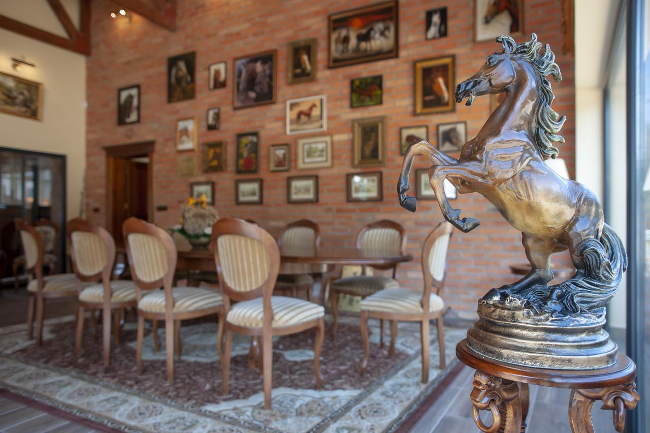 Hubertus Aparthotel & Restaurant & Horse Club Starogard Gdański Exteriér fotografie