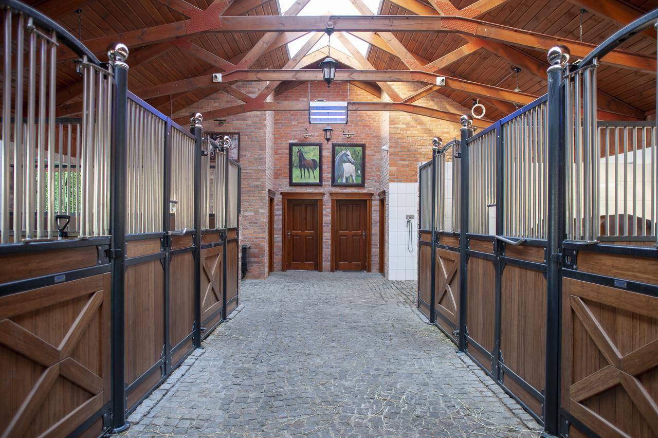 Hubertus Aparthotel & Restaurant & Horse Club Starogard Gdański Exteriér fotografie