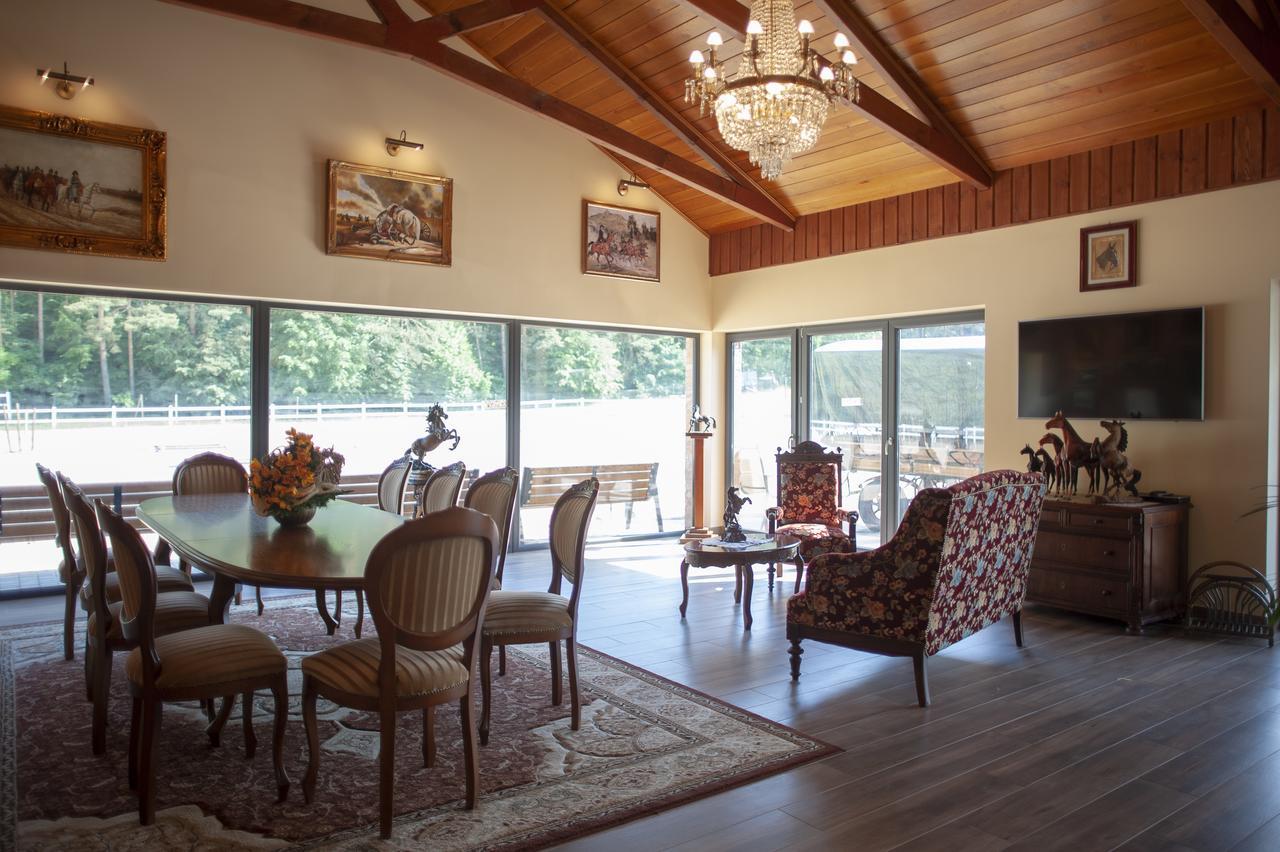 Hubertus Aparthotel & Restaurant & Horse Club Starogard Gdański Exteriér fotografie